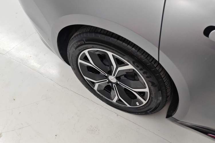 Used Hima Luxeed S7 2025 705 km Max Right Rear Wheel Hub