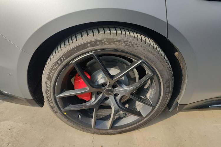 Used Hima Luxeed S7 2025 703km Ultra Sport Edition Right Rear Wheel Hub
