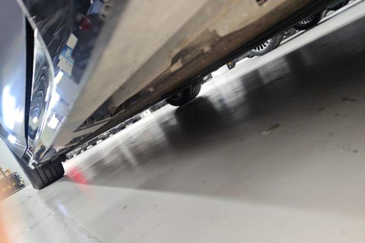 Used Hima Luxeed S7 2025 705 km Max Right Side Sill
