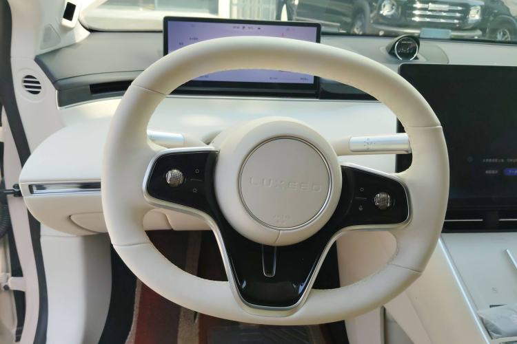 Used Hima Luxeed S7 2025 855 km Max Steering Wheel