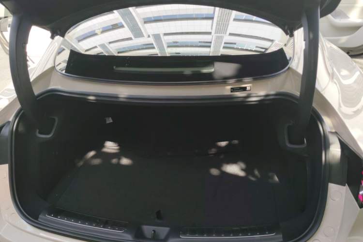Used Hima Luxeed S7 2025 855 km Max Trunk