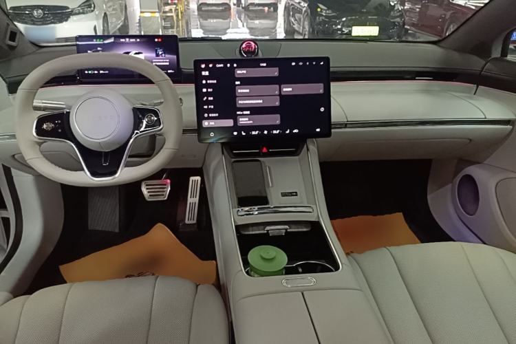 Used Hima Luxeed S7 2025 855 km Max Center Console