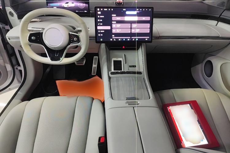 Used Hima Luxeed S7 2025 855 km Max Center Console