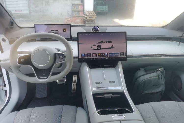 Used Hima Luxeed S7 2025 855 km Max Center Console