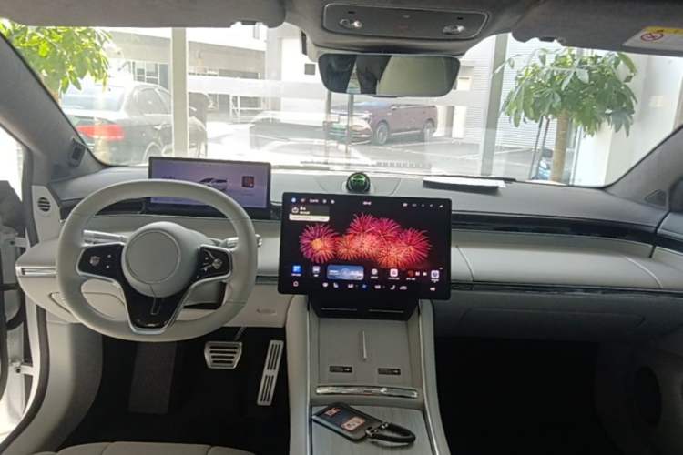 Used Hima Luxeed S7 2025 855 km Max Center Console