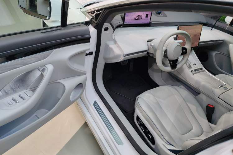 Used Hima Luxeed S7 2025 855 km Max Driver Seat