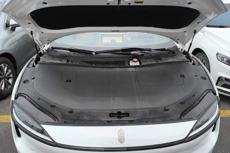 Used Hima Luxeed S7 2025 855 km Max Engine Bay