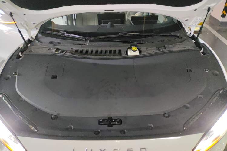 Used Hima Luxeed S7 2025 855 km Max Engine Bay