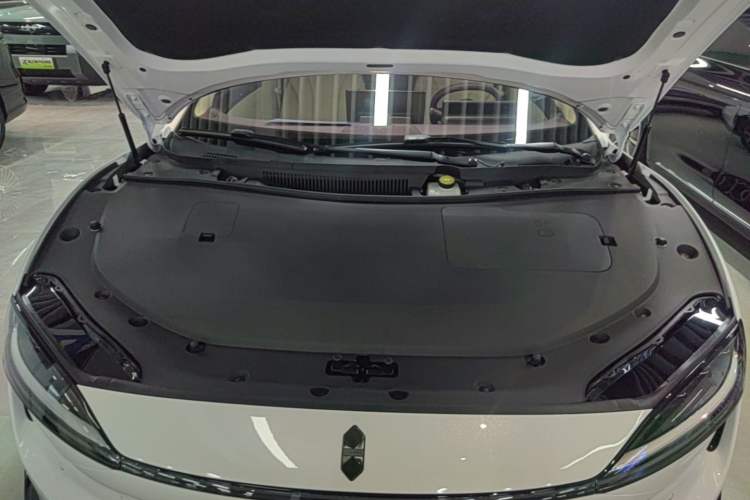 Used Hima Luxeed S7 2025 705 km Pro Engine Bay