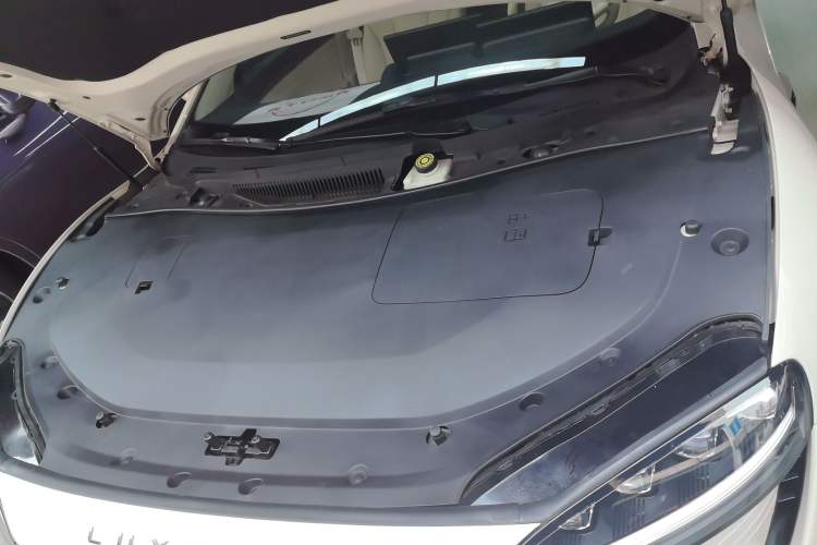 Used Hima Luxeed S7 2025 855 km Max Engine Bay