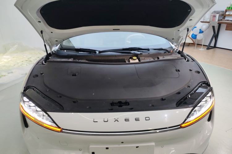 Used Hima Luxeed S7 2025 855 km Max Engine Bay