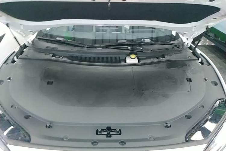 Used Hima Luxeed S7 2025 855 km Max Engine Bay
