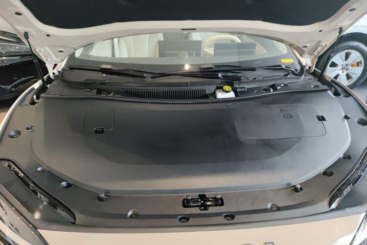 Used Hima Luxeed S7 2025 705 km Pro Engine Bay
