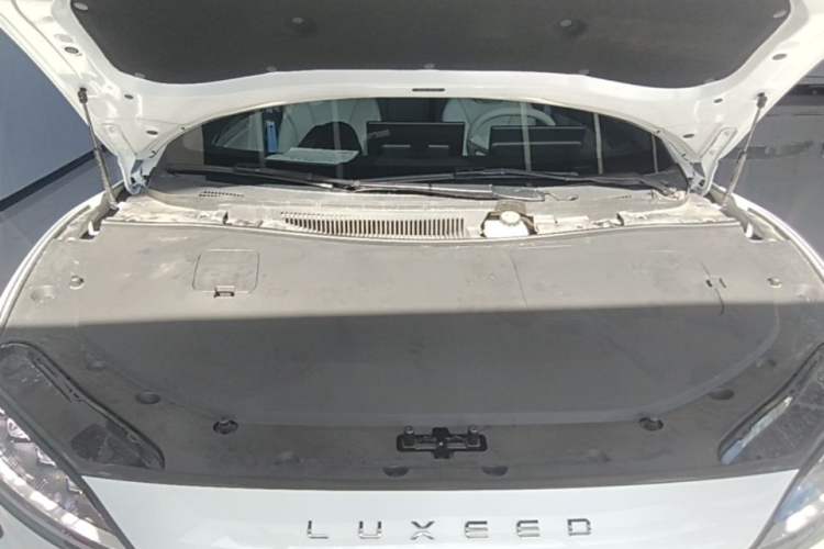 Used Hima Luxeed S7 2025 855 km Max Engine Bay