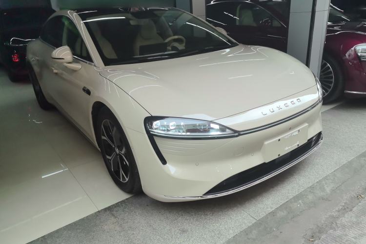 Used Hima Luxeed S7 2025 855 km Max Exterior 2