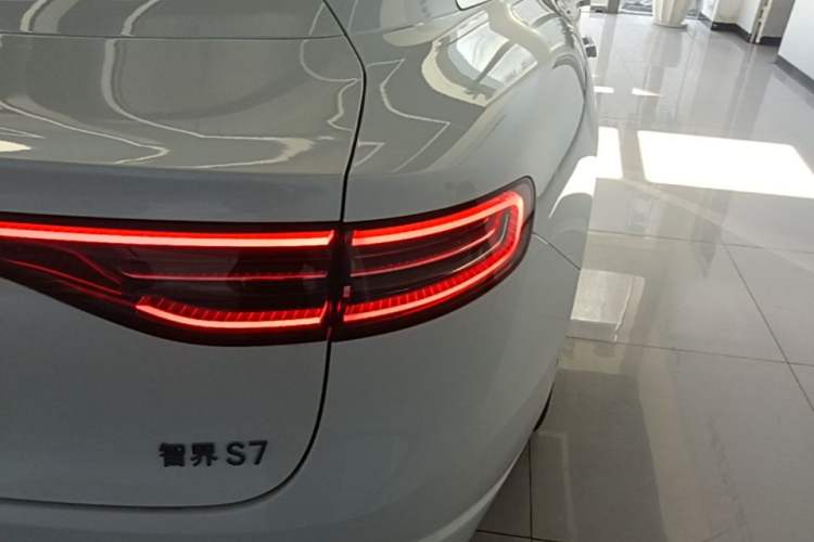 Used Hima Luxeed S7 2025 855 km Max Exterior 3