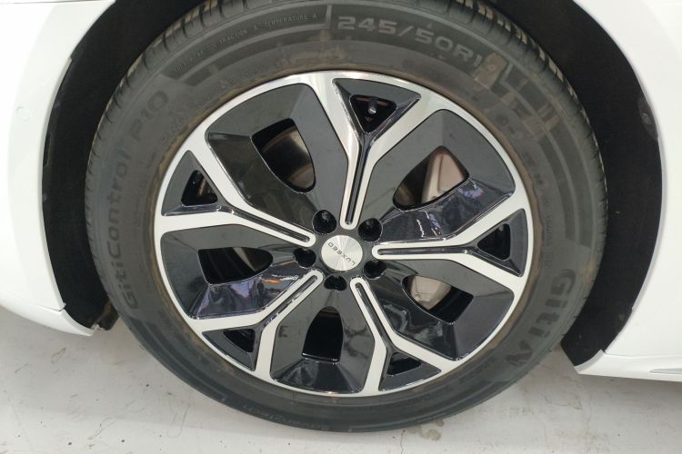 Used Hima Luxeed S7 2025 855 km Max Exterior 4