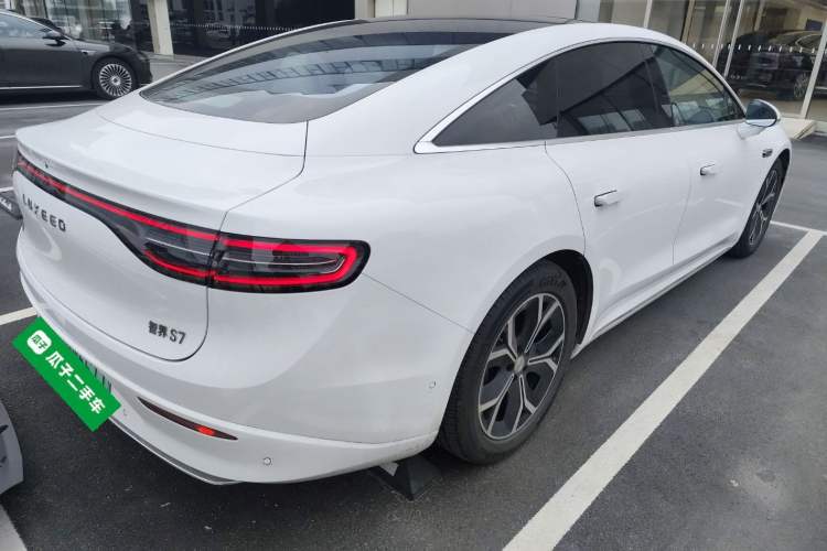 Used Hima Luxeed S7 2025 855 km Max Exterior 5