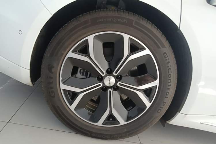 Used Hima Luxeed S7 2025 855 km Max Exterior 5