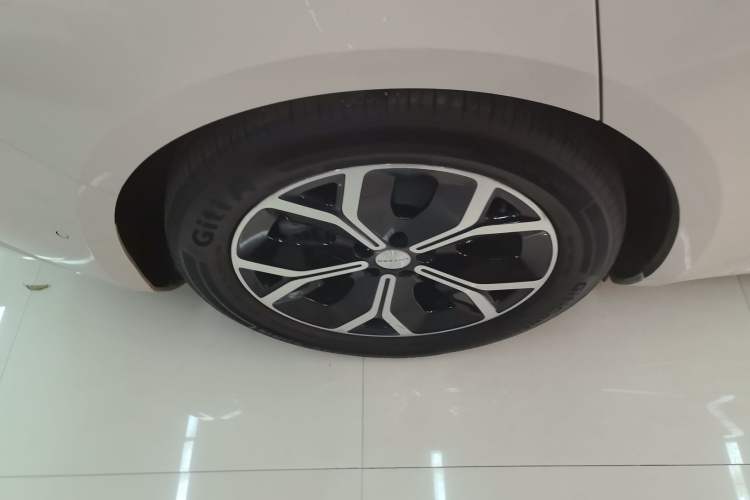 Used Hima Luxeed S7 2025 855 km Max Exterior 8