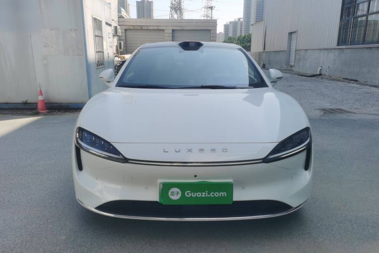 Used Hima Luxeed S7 2025 855 km Max Front