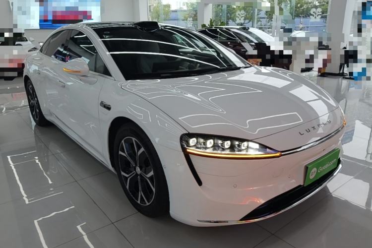 Used Hima Luxeed S7 2025 855 km Max Front Right 45 Deg