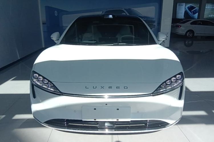 Used Hima Luxeed S7 2025 855 km Max Front