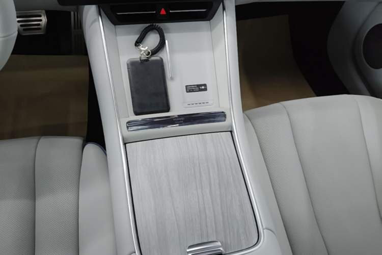 Used Hima Luxeed S7 2025 855 km Max Gear Lever