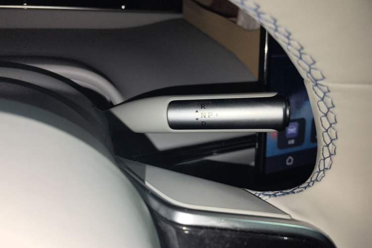 Used Hima Luxeed S7 2025 705 km Pro Gear Lever