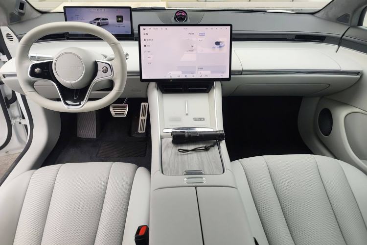 Used Hima Luxeed S7 2025 855 km Max Interior 2