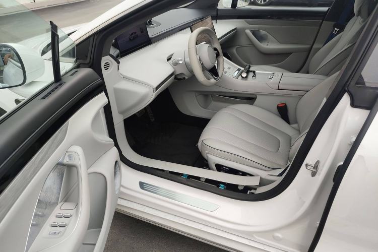 Used Hima Luxeed S7 2025 855 km Max Interior 3