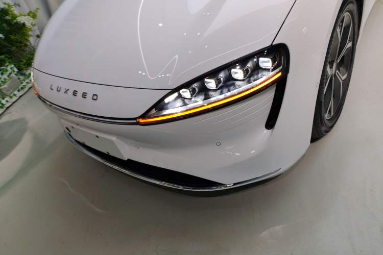 Used Hima Luxeed S7 2025 855 km Max Left Front Headlight