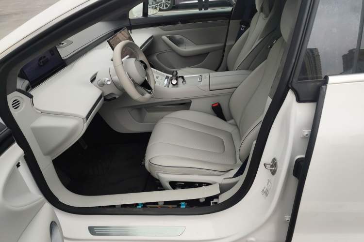 Used Hima Luxeed S7 2025 855 km Max Left Front Seat