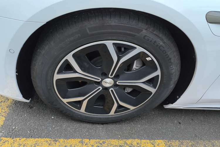 Used Hima Luxeed S7 2025 855 km Max Left Front Wheel Hub
