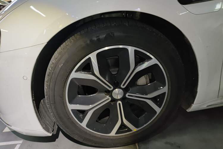 Used Hima Luxeed S7 2025 855 km Max Left Front Wheel Hub