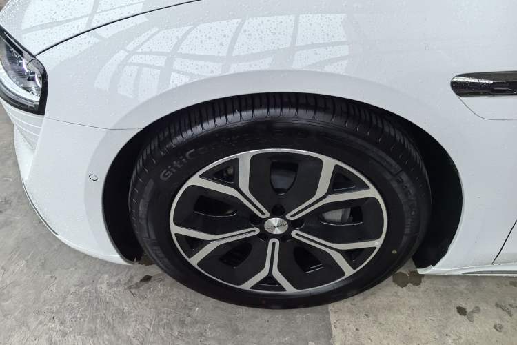 Used Hima Luxeed S7 2025 855 km Max Left Front Wheel Hub