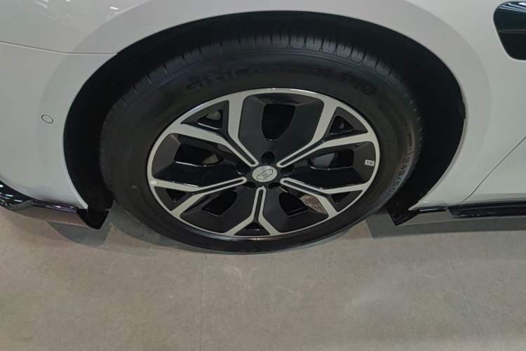 Used Hima Luxeed S7 2025 705 km Pro Left Front Wheel Hub