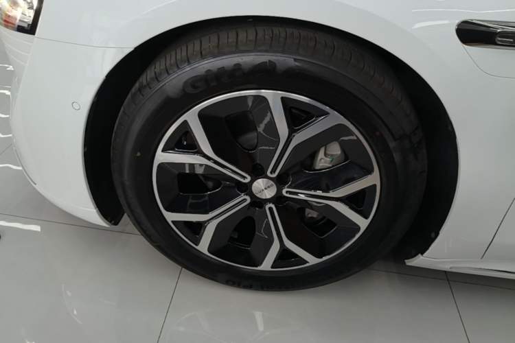 Used Hima Luxeed S7 2025 855 km Max Left Front Wheel Hub