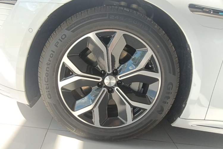 Used Hima Luxeed S7 2025 855 km Max Left Front Wheel Hub