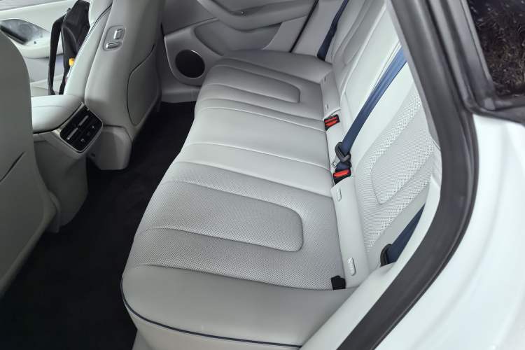 Used Hima Luxeed S7 2025 855 km Max Left Rear Seat