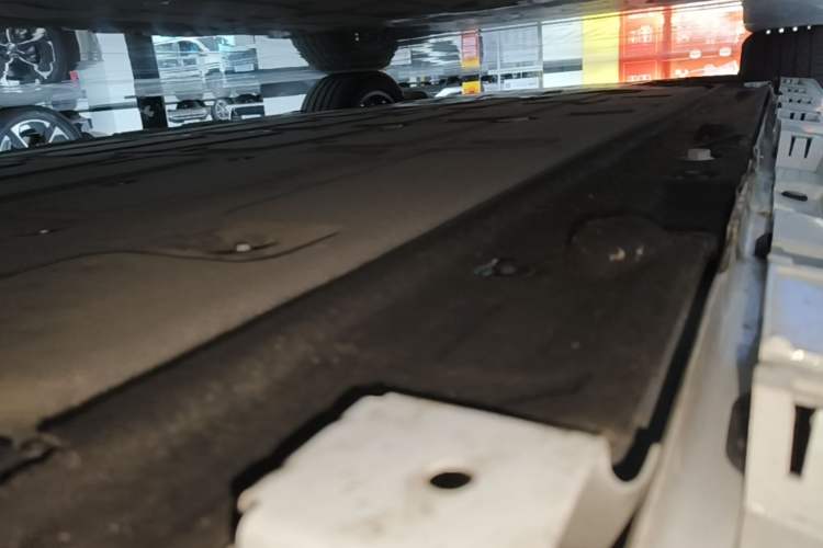 Used Hima Luxeed S7 2025 855 km Max Left Side Sill