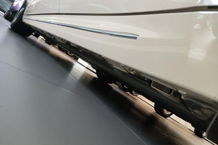Used Hima Luxeed S7 2025 705 km Pro Left Side Sill