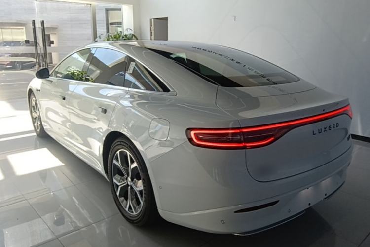 Used Hima Luxeed S7 2025 855 km Max Rear Left 45 Deg