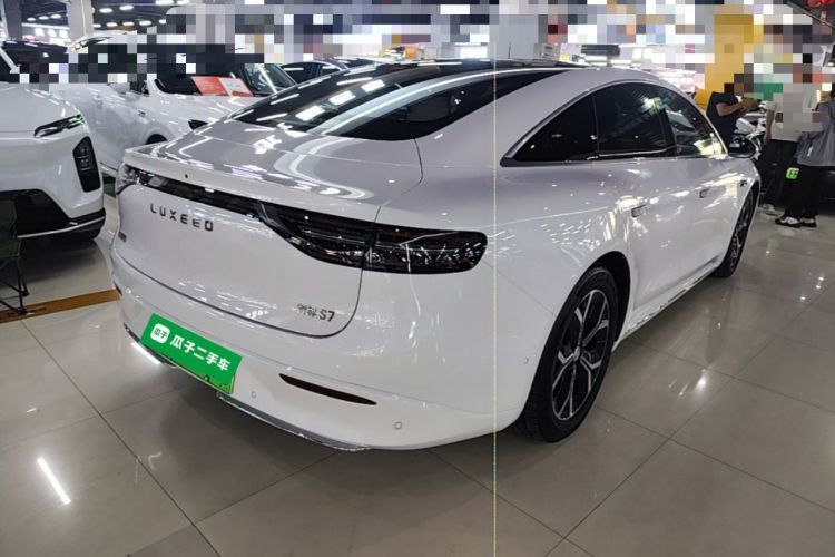 Used Hima Luxeed S7 2025 855 km Max Rear Right 45 Deg