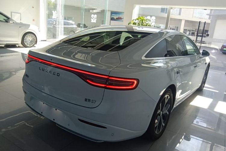 Used Hima Luxeed S7 2025 855 km Max Rear Right 45 Deg