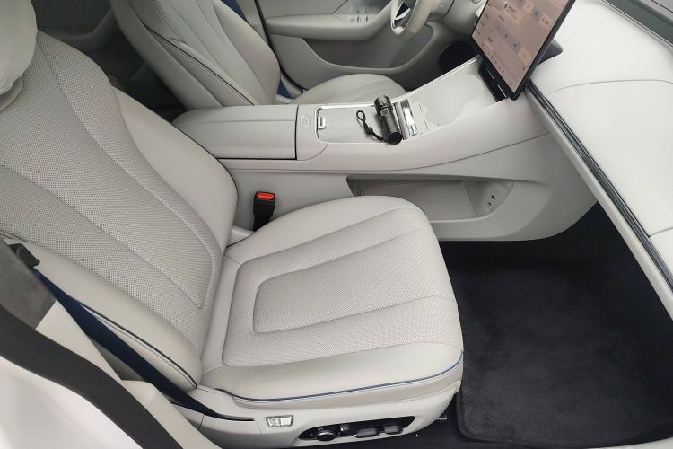 Used Hima Luxeed S7 2025 855 km Max Right Front Seat