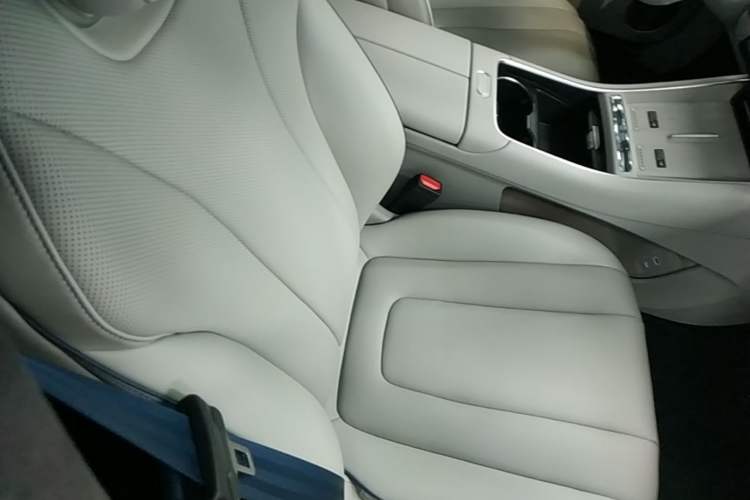 Used Hima Luxeed S7 2025 855 km Max Right Front Seat
