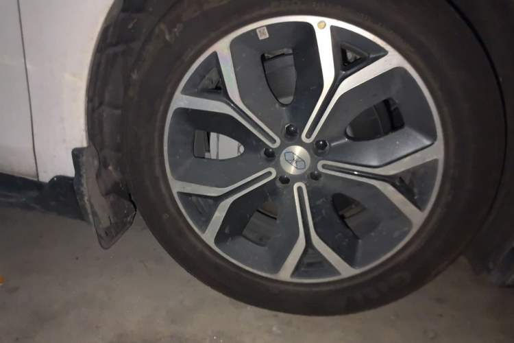 Used Hima Luxeed S7 2025 705 km Pro Right Front Wheel Hub