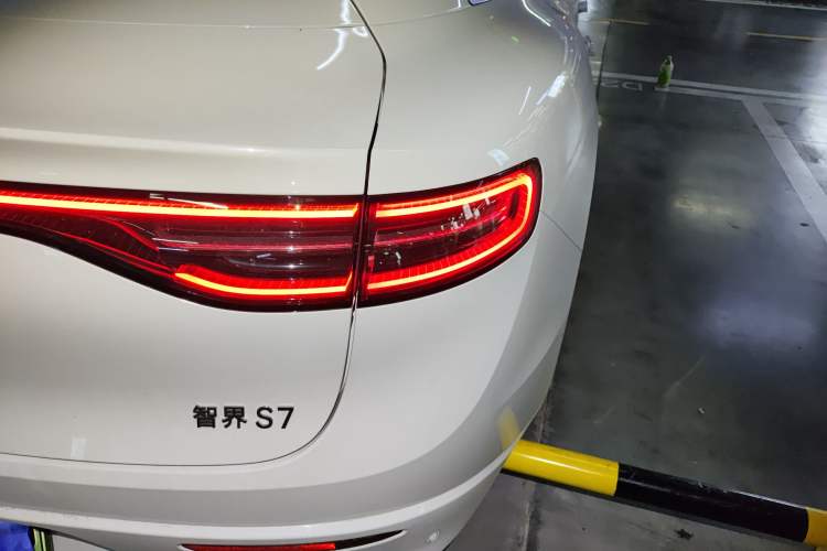 Used Hima Luxeed S7 2025 855 km Max Right Rear Taillight