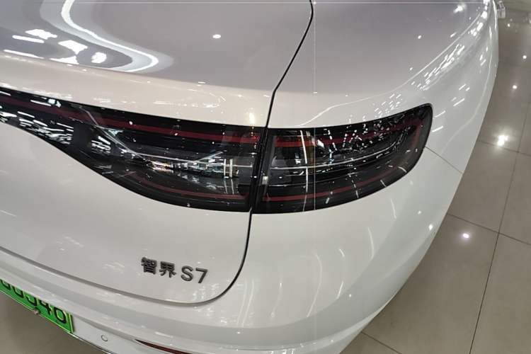 Used Hima Luxeed S7 2025 855 km Max Right Rear Taillight